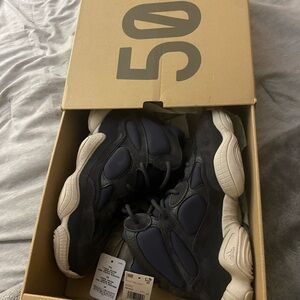 Stylish Sneakers in Black and Cream